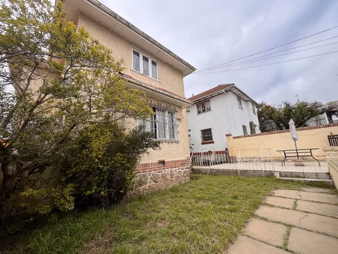 Casa 371 m2 útiles, 5 dormitorios, Agua Santa
