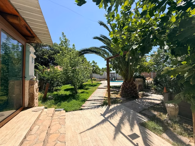 CASA DE ESTILO MEDITERRÁNEO CON DISEÑO ÚNICO | 160 m² CONST. EN PARCELA DE 1.200 m² - Imagen 3