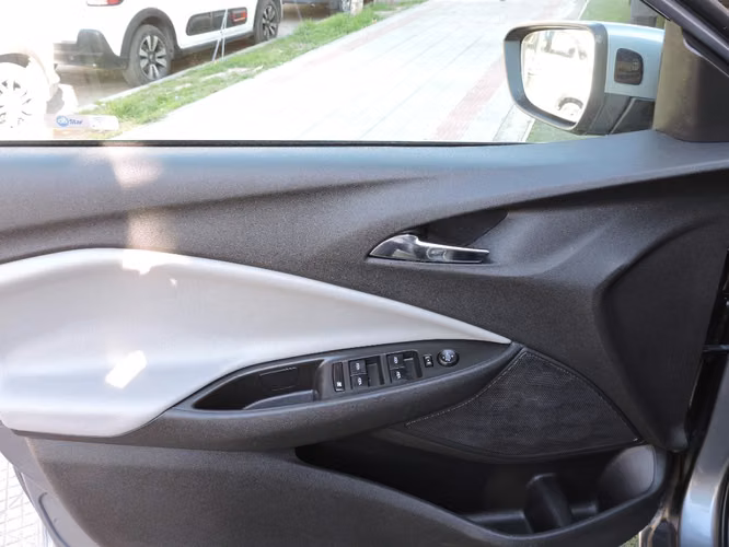 CHEVROLET ONIX PREMIER 1.0 HB AT 2022 - Imagen 9