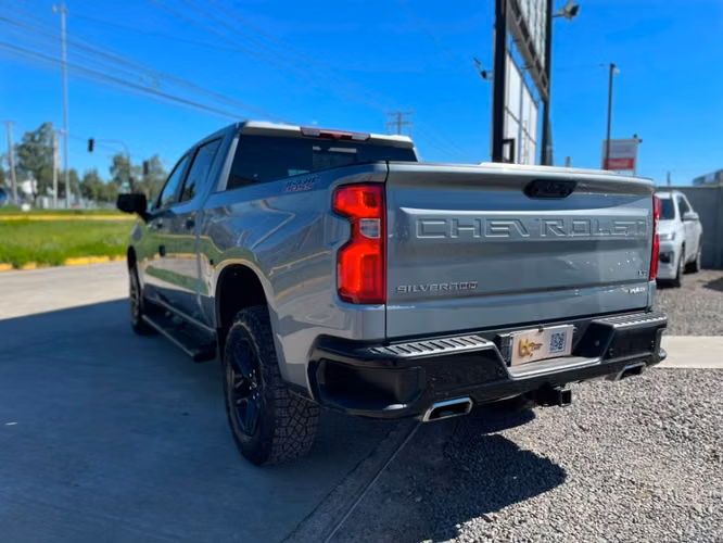 CHEVROLET SILVERADO LT 4X4 5.3 AT 2024 - Imagen 4
