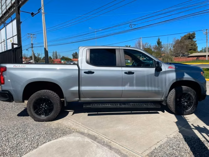 CHEVROLET SILVERADO LT 4X4 5.3 AT 2024 - Imagen 17