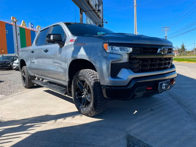 CHEVROLET SILVERADO LT 4X4 5.3 AT 2024 - Imagen 13