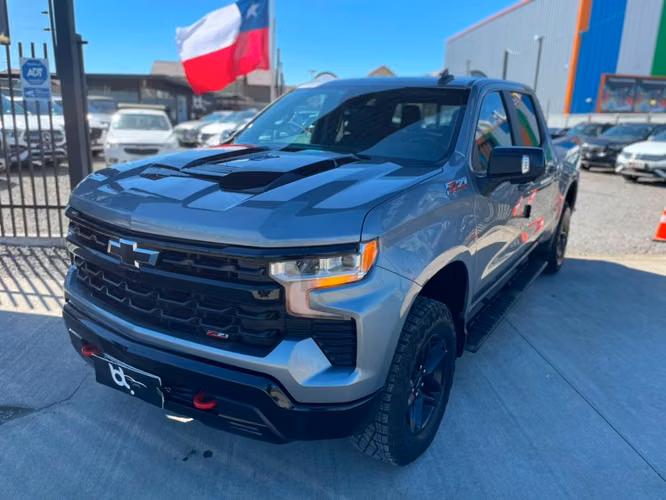 CHEVROLET SILVERADO LT 4X4 5.3 AT 2024