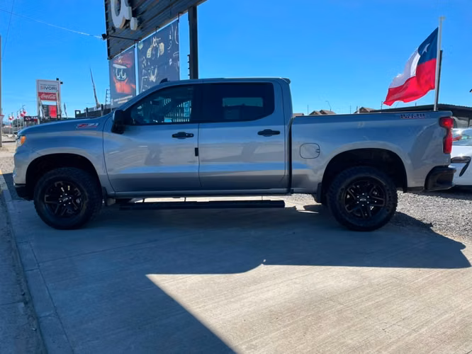 CHEVROLET SILVERADO LT 4X4 5.3 AT 2024 - Imagen 6