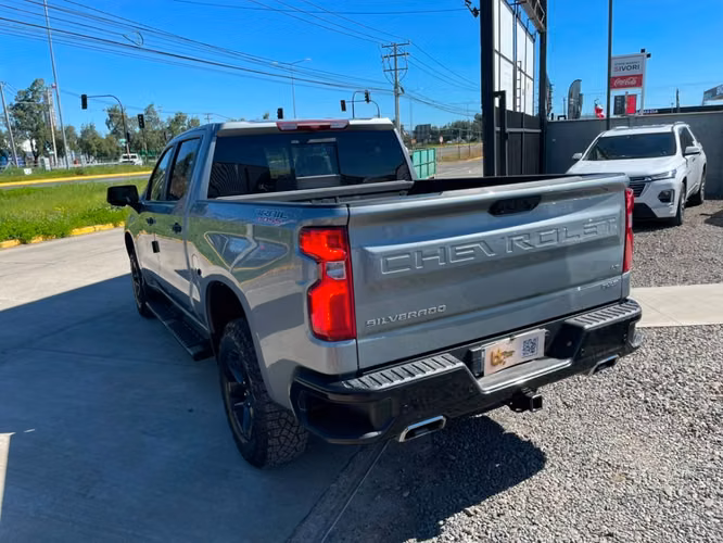 CHEVROLET SILVERADO LT 4X4 5.3 AT 2024 - Imagen 8