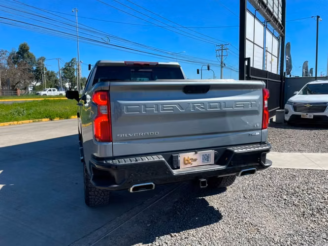 CHEVROLET SILVERADO LT 4X4 5.3 AT 2024 - Imagen 2