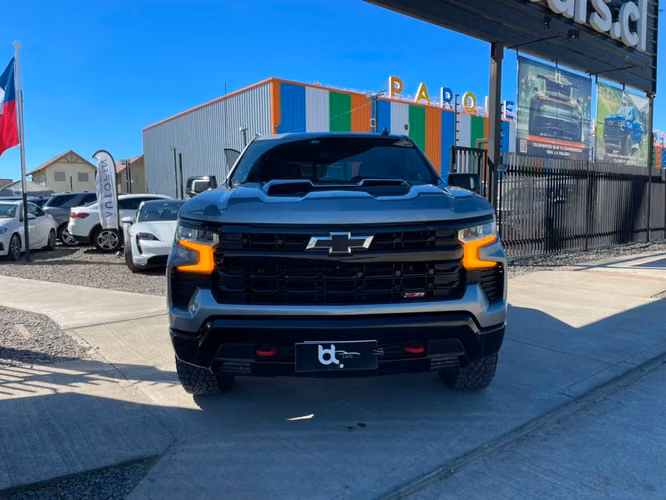 CHEVROLET SILVERADO LT 4X4 5.3 AT 2024 - Imagen 11