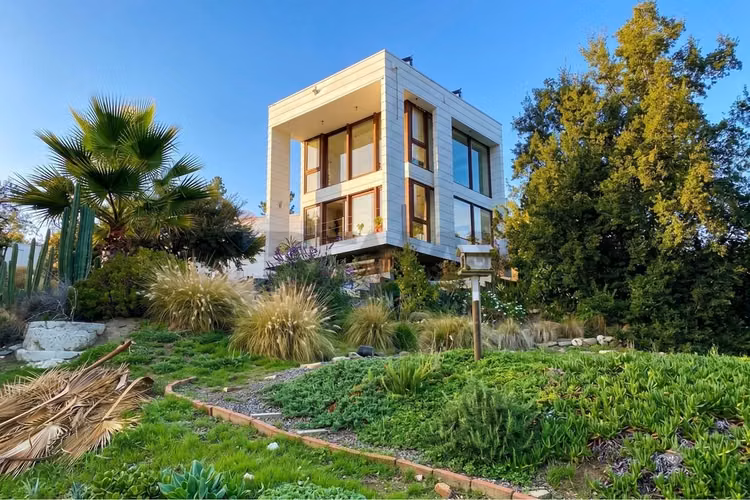 Casa mediterránea de alto nivel en entorno natural