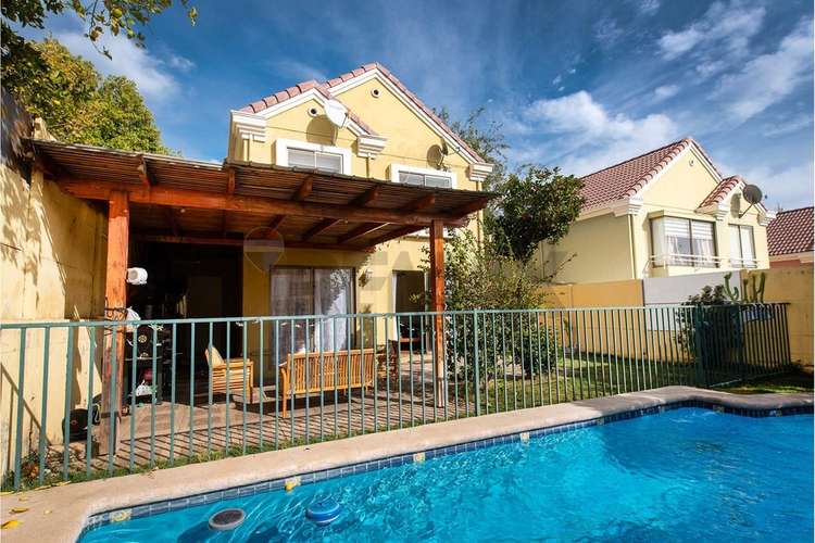 Linda casa con piscina ciudad de los valles - Imagen 2