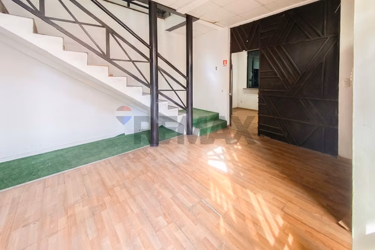 Edificio oficinas con bodegas, mapocho