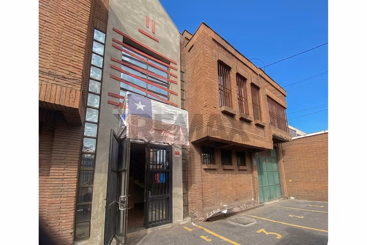 Edificio oficinas con bodegas, mapocho
