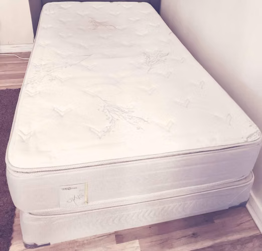 Cama y bicicleta a la venta