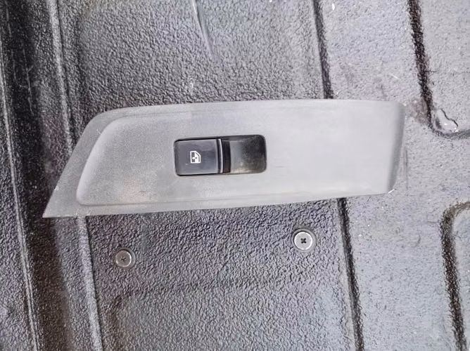 COMANDO ALZAVIDRIO TRASERO IZQUIERDO MAXUS T60