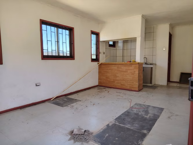SE VENDE PARCELA CON DOS CASAS MEDIA HECTAREA URBANIZADA