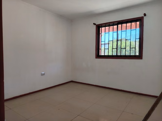 SE VENDE PARCELA CON DOS CASAS MEDIA HECTAREA URBANIZADA