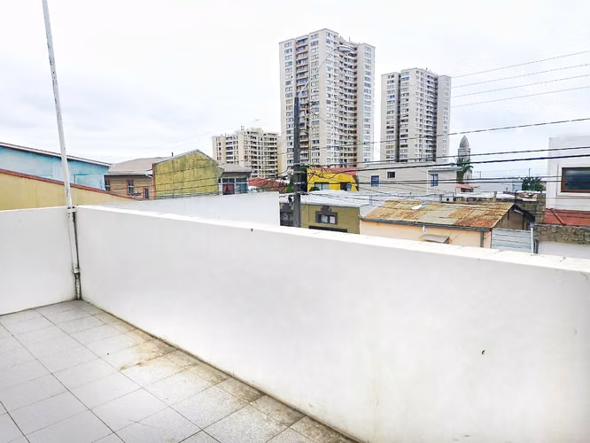 GRAN CASA INDEPENDIENTE CON PATIO CERRO PLACERES - Imagen 18