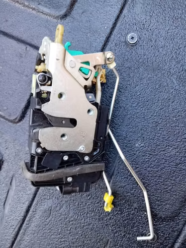 CHAPA PUERTA DELANTERA IZQUIERDA MAXUS T60