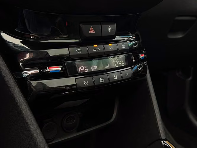 PEUGEOT 2008 GT LINE 1.2 AUT - 2019 | 4429 - Imagen 18