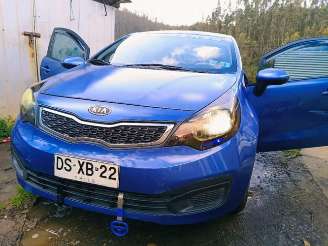 Vendo auto Kia río 4