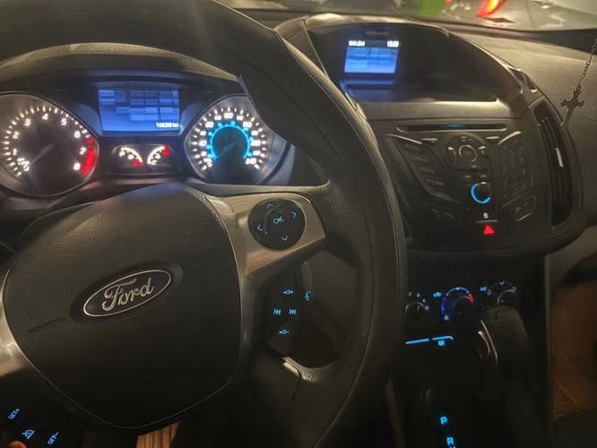Vendo auto Automático Ford escape