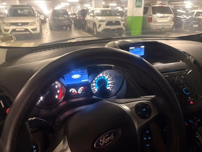Vendo auto Automático Ford escape - Imagen 3