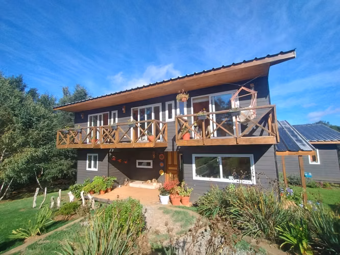 CASA EN PARCELA 5900 M2 CON PISCINA Y CASA DE INVITADOS