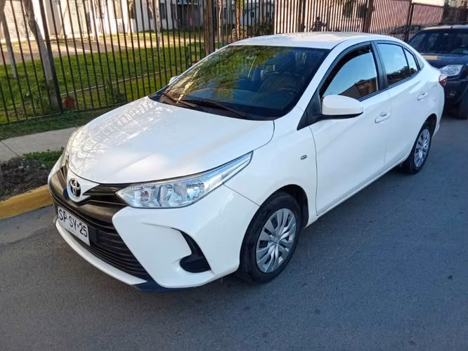 Vendo Toyota Yaris sedan 2023