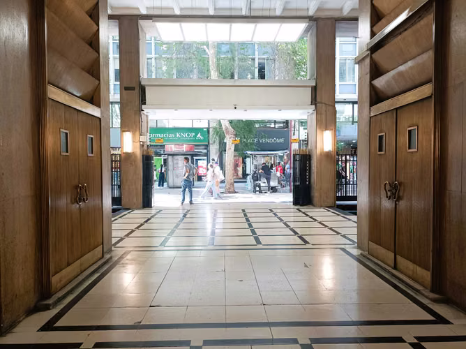 Huérfanos con Estado. Galeria Astor. Remodelado (181641)