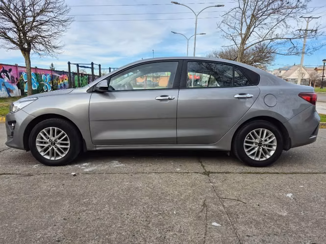 Vendo kia rio 4 automático año 2022