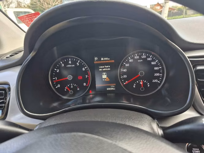 Vendo kia rio 4 automático año 2022 - Imagen 3