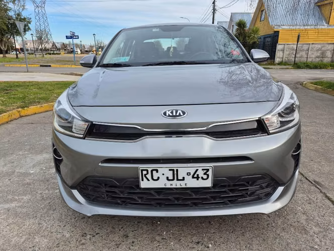 Vendo kia rio 4 automático año 2022 - Imagen 4