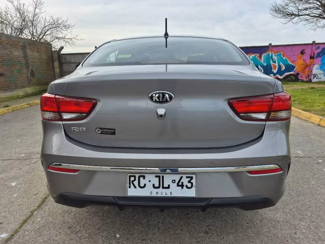 Vendo kia rio 4 automático año 2022 - Imagen 5