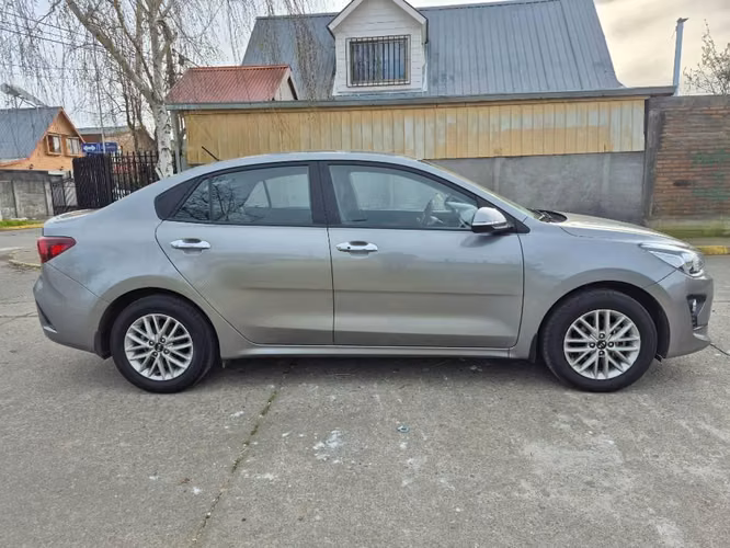 Vendo kia rio 4 automático año 2022 - Imagen 6