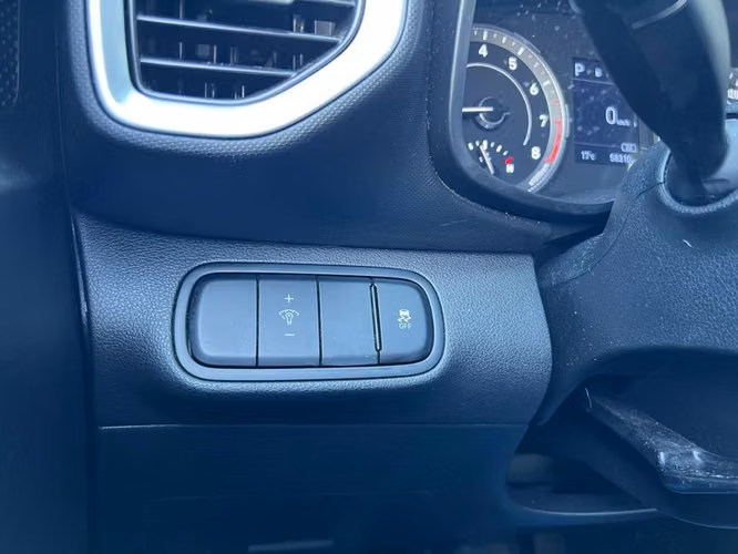 HYUNDAI VENUE QX 1.6 AT VALUE - 2023 | 4470 - Imagen 12
