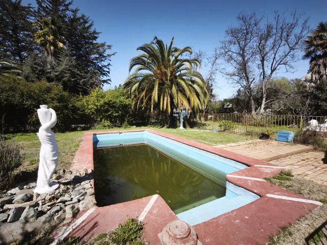 GRAN CASA COLONIAL RODEADA DE JARDINES EN AMPLIO TERRENO - Imagen 13