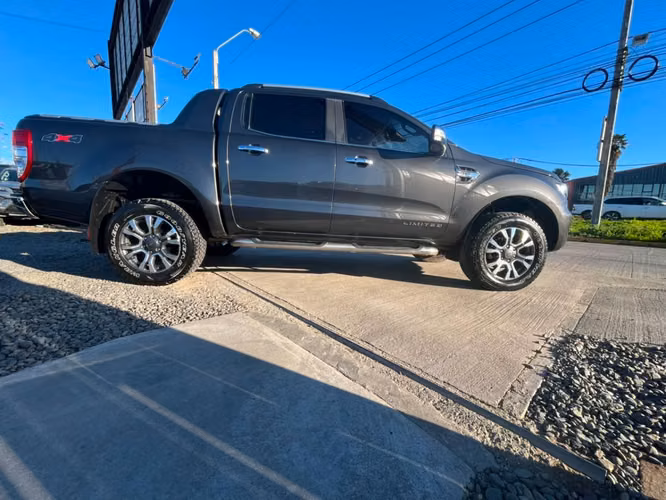 FORD RANGER LIMITED 3.2  2023 - Imagen 13