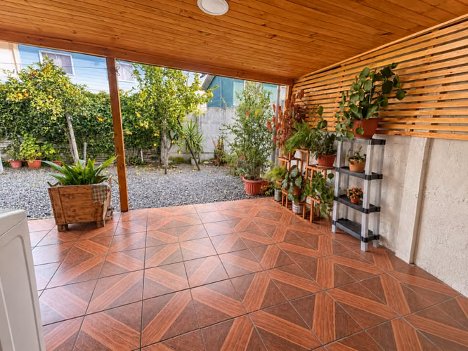 Casa de 3 Dormitorios con Patio en Bombero Garrido, Curicó