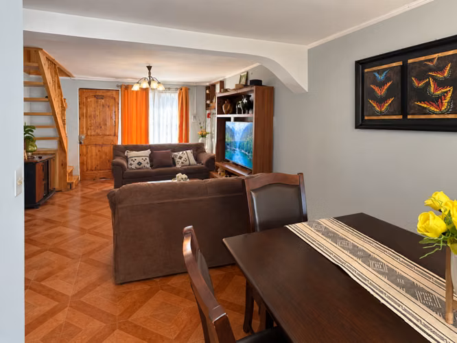 Casa de 3 Dormitorios con Patio en Bombero Garrido, Curicó