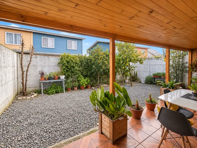 Casa de 3 Dormitorios con Patio en Bombero Garrido, Curicó