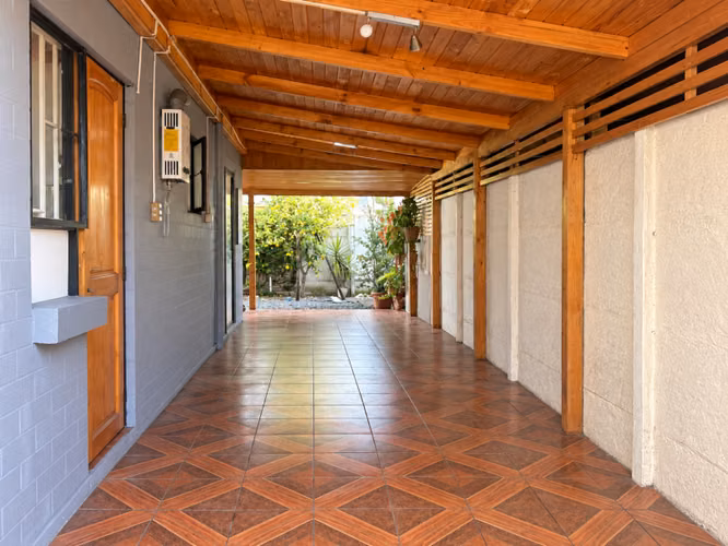 Casa de 3 Dormitorios con Patio en Bombero Garrido, Curicó
