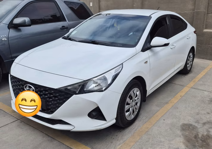 Se vende Hyundai Accent año 2022.