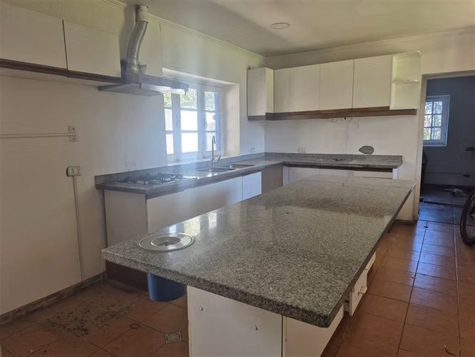 Casa en arriendo de 4 dorm. en Santa María provincia de san