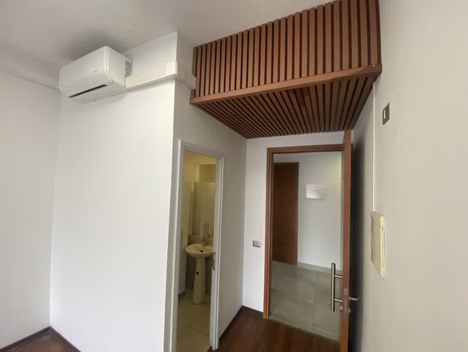 OFICINA ARRIENDO 30M2 PUERTAS DE CHICUREO - ESTACIONAMIENTO - Imagen 2