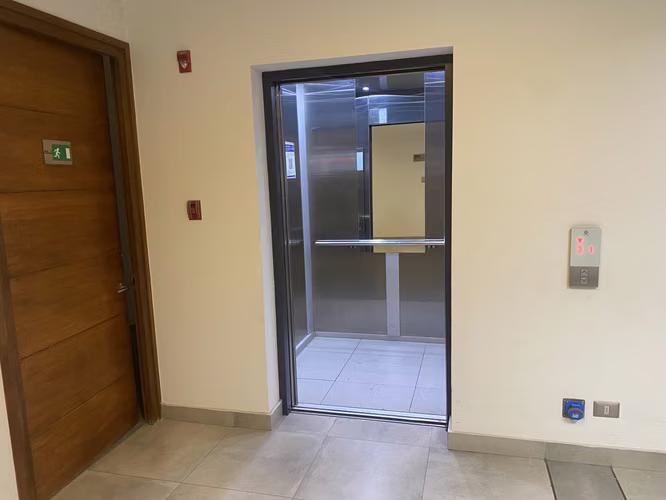 OFICINA ARRIENDO 30M2 PUERTAS DE CHICUREO - ESTACIONAMIENTO - Imagen 18