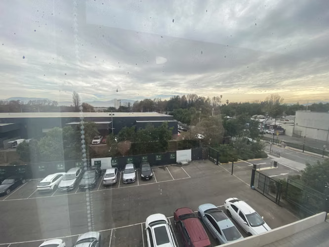 OFICINA ARRIENDO 30M2 PUERTAS DE CHICUREO - ESTACIONAMIENTO - Imagen 13