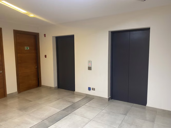 OFICINA ARRIENDO 30M2 PUERTAS DE CHICUREO - ESTACIONAMIENTO - Imagen 21