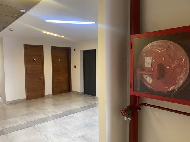 OFICINA ARRIENDO 30M2 PUERTAS DE CHICUREO - ESTACIONAMIENTO - Imagen 22