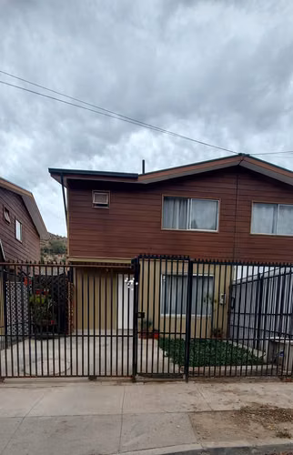 ARRIENDO  CASA 3D 2  BUEN BARRIO LOS ANDES