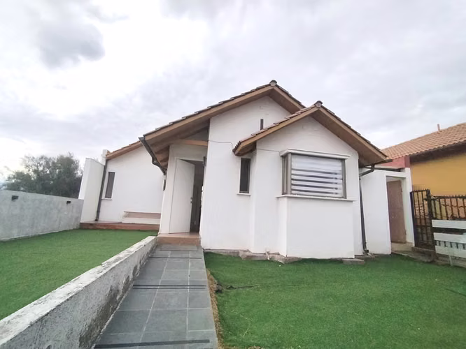 ARRIENDO GRAN CASA EN CIUDAD DE LOS VALLES CON AMPLIO PATIO - Imagen 2