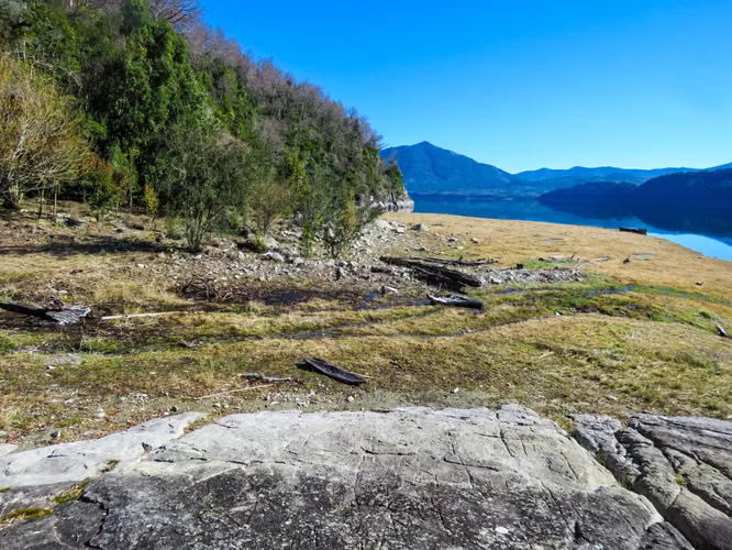 LAGO CABURGUA PESCA, NAVEGACIÓN, MONTAÑA, DESCONEXIÓN - Imagen 6
